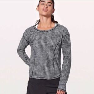 Lululemon Size 8 On Pace Cinch Back Crop Long Sleeve Black and White Women's Top